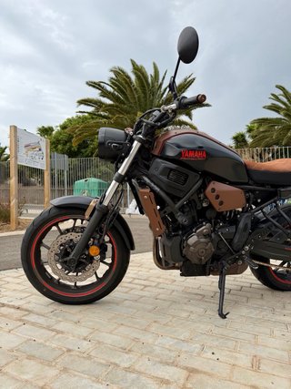 Yamaha XSR 700 customizada