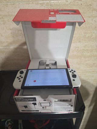 Nintendo Switch OLED + funda y accesorios