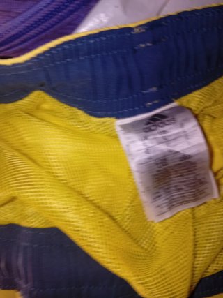 Pantalón corto deportivo amarillo adidas