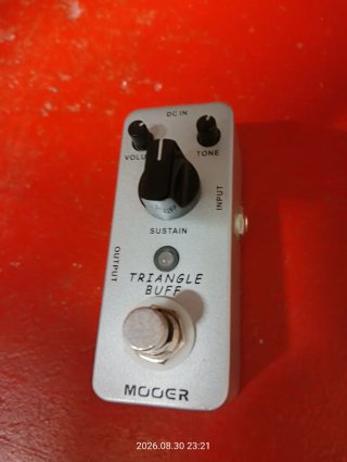 Mooer Triangle Buff Fuzz Pedal. Come nuovo.