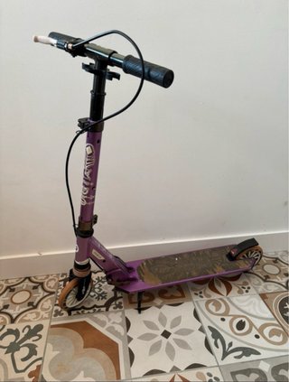 Patinete infantil Oxelo MID5 de Decathlon, morado