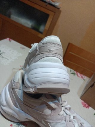 Zapatillas Nike Beige y Blanco Talla 47