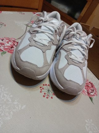 Zapatillas Nike Beige y Blanco Talla 47
