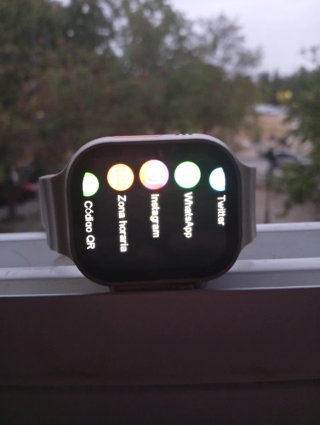 Reloj Inteligente Blanco con Correa Naranja