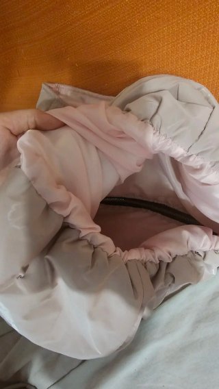 Chaleco acolchado beige sin mangas
