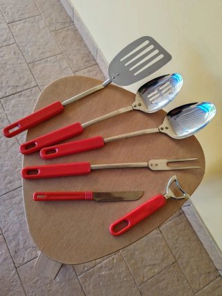 Set posate cucina rosse e argento