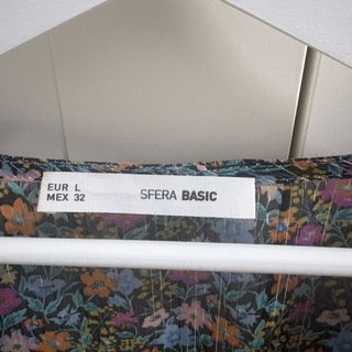 Blusa floral manga larga cuello V