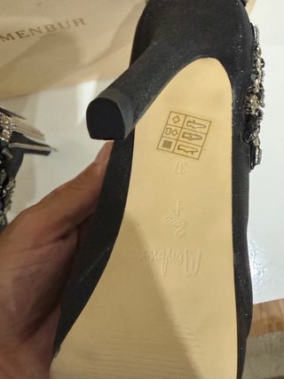 Zapatos de tacón MENBUR negros con pedrería
