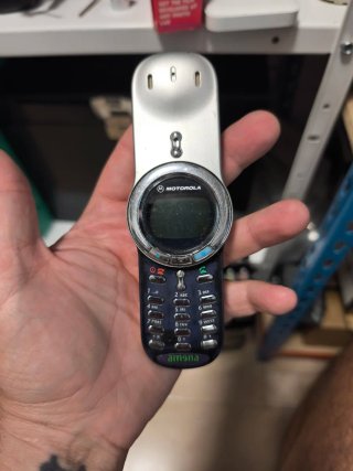 Teléfono Motorola V70 Plata