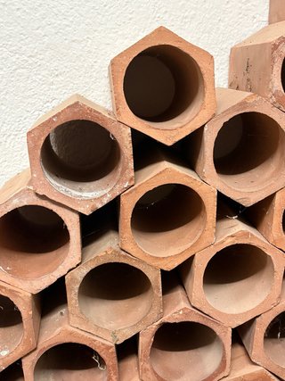Botelleros barro/terracota hexagonales