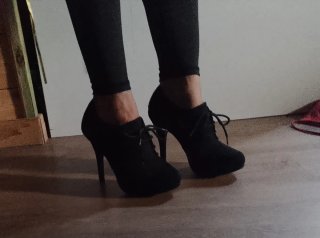 Elegantes zapatos de ante negro