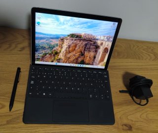 Tablet táctil con Teclado y Lápiz