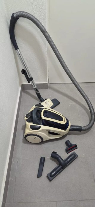 Aspiradora Ufesa 2200W