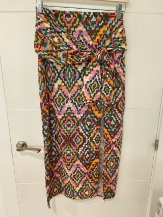 Falda midi Zara estampada