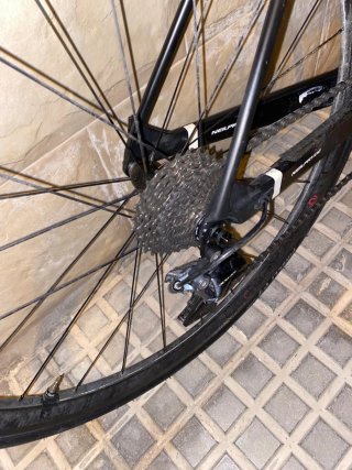 Bicicleta de carretera negra