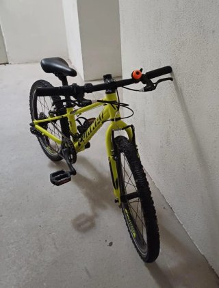 Bicicleta infantil amarilla Conway MS 200
