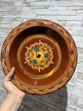 Plato de terracota decorado
