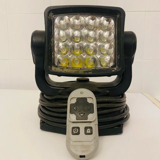 Foco LED Fluxon LB80VR con mando