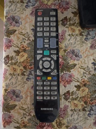 Samsung 40” LCD Full HD + Decoder i-ZAP DVB-T2