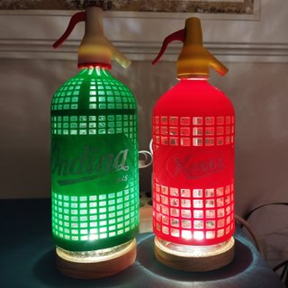 Lámparas hechas con sifones reciclados