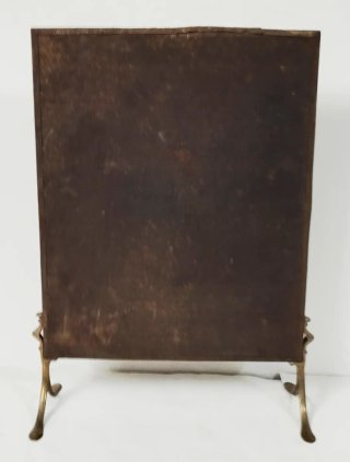 SALVACHISPAS LATÓN REPUJADO ANTIGUO DE CHIMENEA