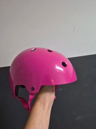 Casco de bicicleta rosa