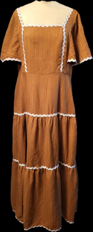 Vestido largo marrón con volantes