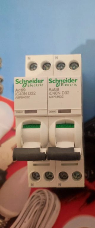 2 Interruptores Schneider Electric Acti9 iC40N D32