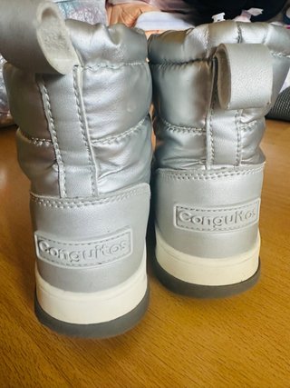Botas plateadas para niña
