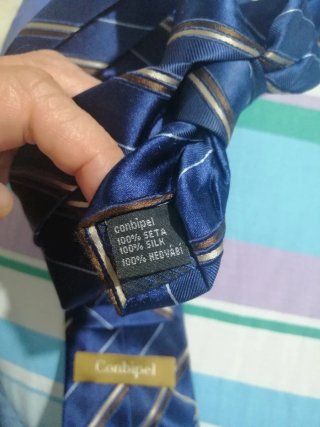 Cravatta uomo blu con righe oro