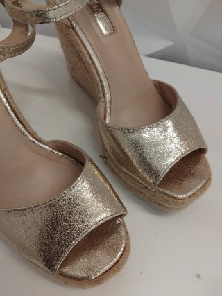 Sandalias doradas cuña esparto T37