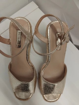 Sandalias doradas cuña esparto T37