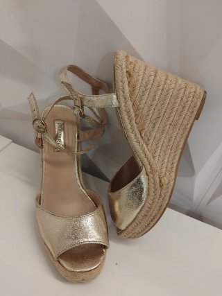 Sandalias doradas cuña esparto T37