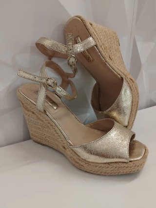 Sandalias doradas cuña esparto T37