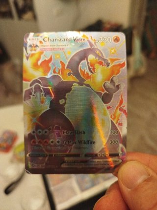 Carta Pokémon Charizard VMAX 360 HP