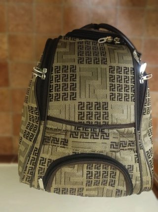 Bolso de viaje tipo maleta con tirador