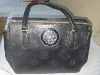 Bolso de mano Guess negro