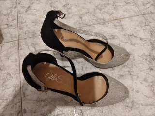 Zapatos de fiesta negros y plateados