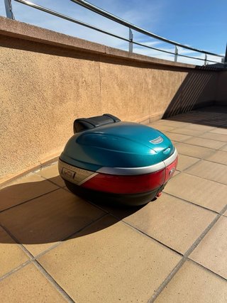 Baúl Moto GIVI Maxia 52L con Respaldo