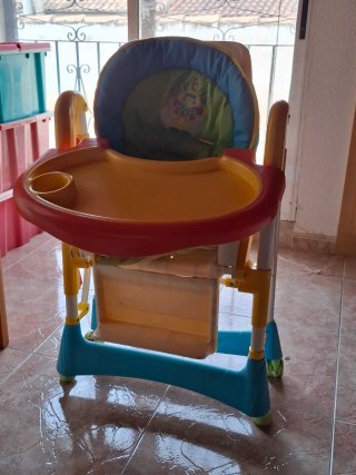 Trona de bebé colorida