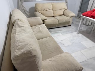 2 sofás de tela beige (5 plazas)