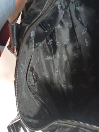 Elegante borsa bauletto nera maculata in velluto