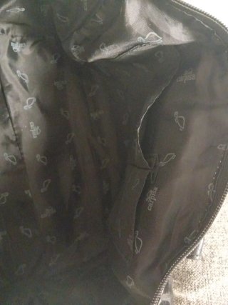 Elegante borsa bauletto nera maculata in velluto