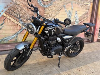 Triumph Speed 400 Negra y Plateada