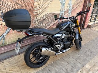 Triumph Speed 400 Negra y Plateada