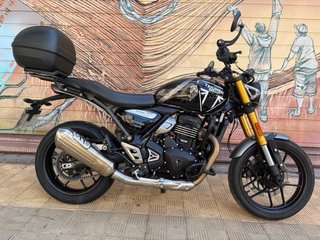 Triumph Speed 400 Negra y Plateada