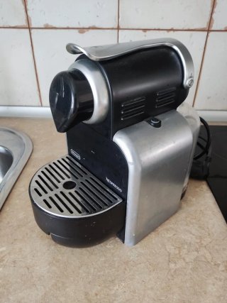 Cafetera Nespresso DeLonghi