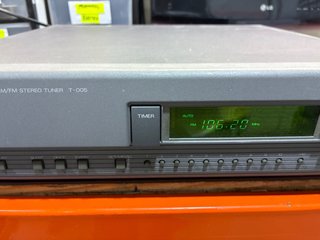 Luxman T-005 Sintonizador AM/FM Digital