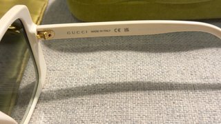 Gafas de sol Gucci blancas y doradas
