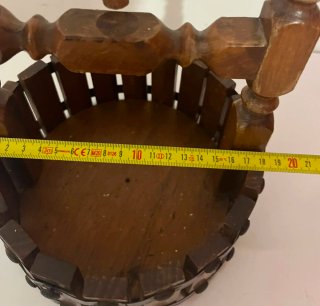 Torchio schiaccianoci vintage in legno